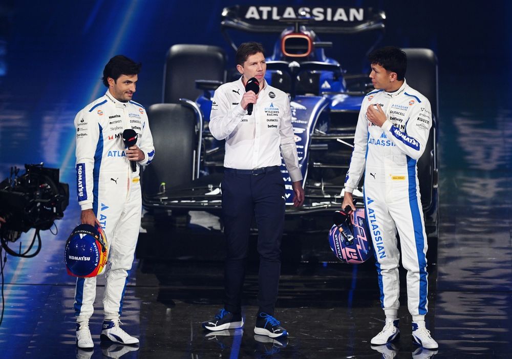 Carlos Sainz, Williams, James Vowles, Team Principal, Williams Racing, Alex Albon, Williams